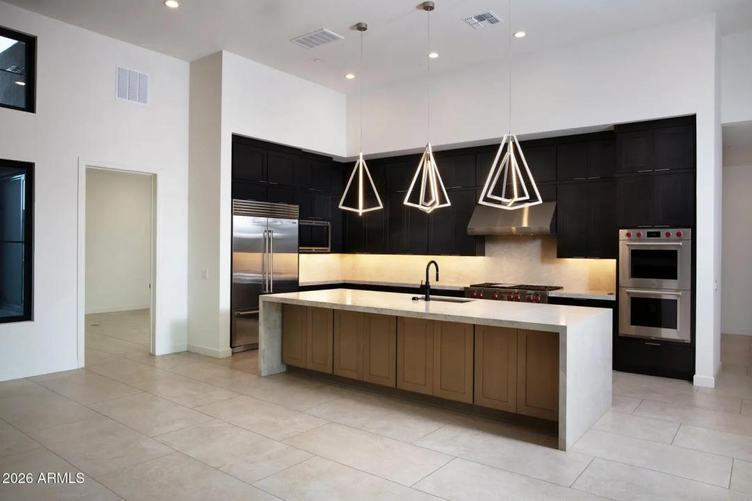 Real Estate Picture 6