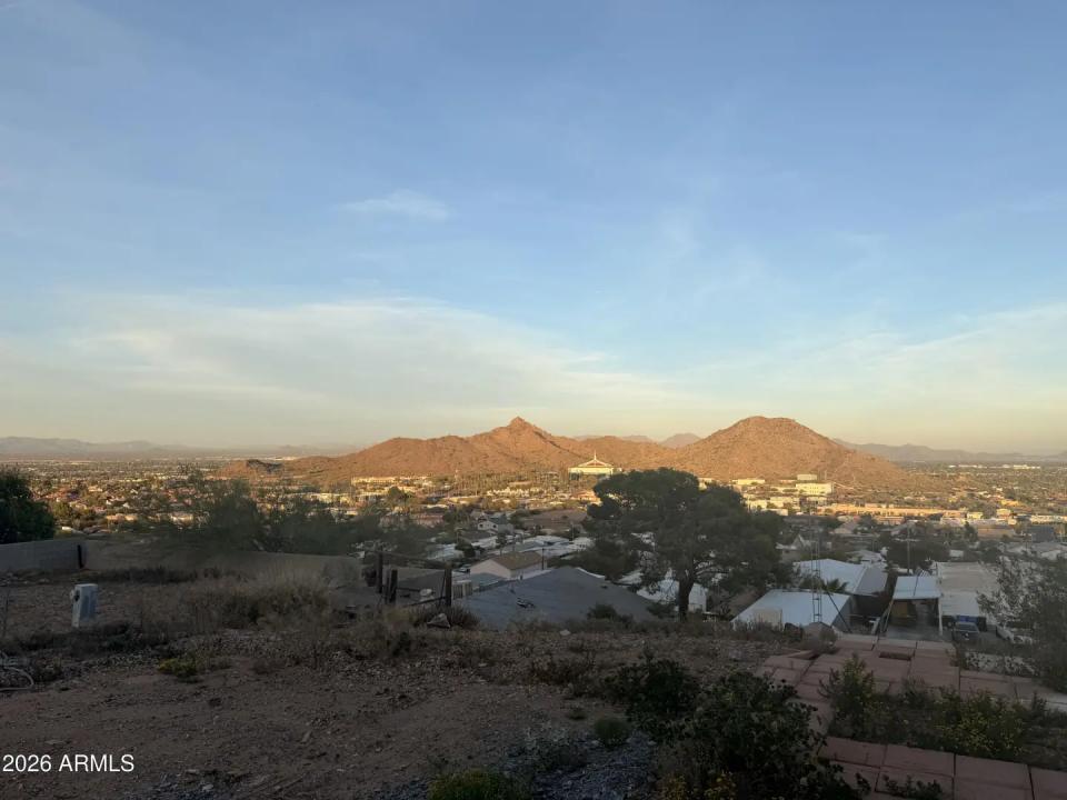 Real Estate Picture 8