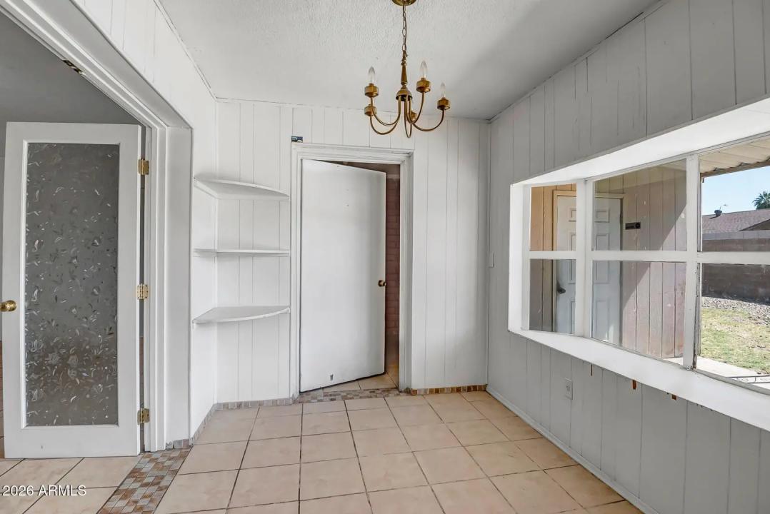 Real Estate Picture 14