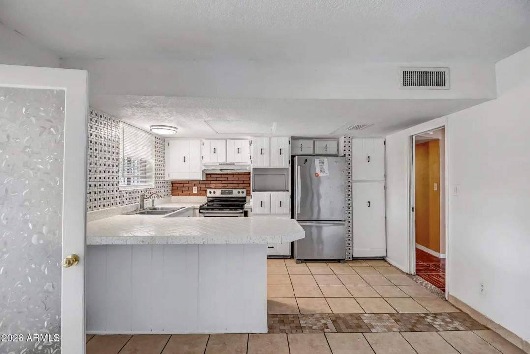 Real Estate Picture 11