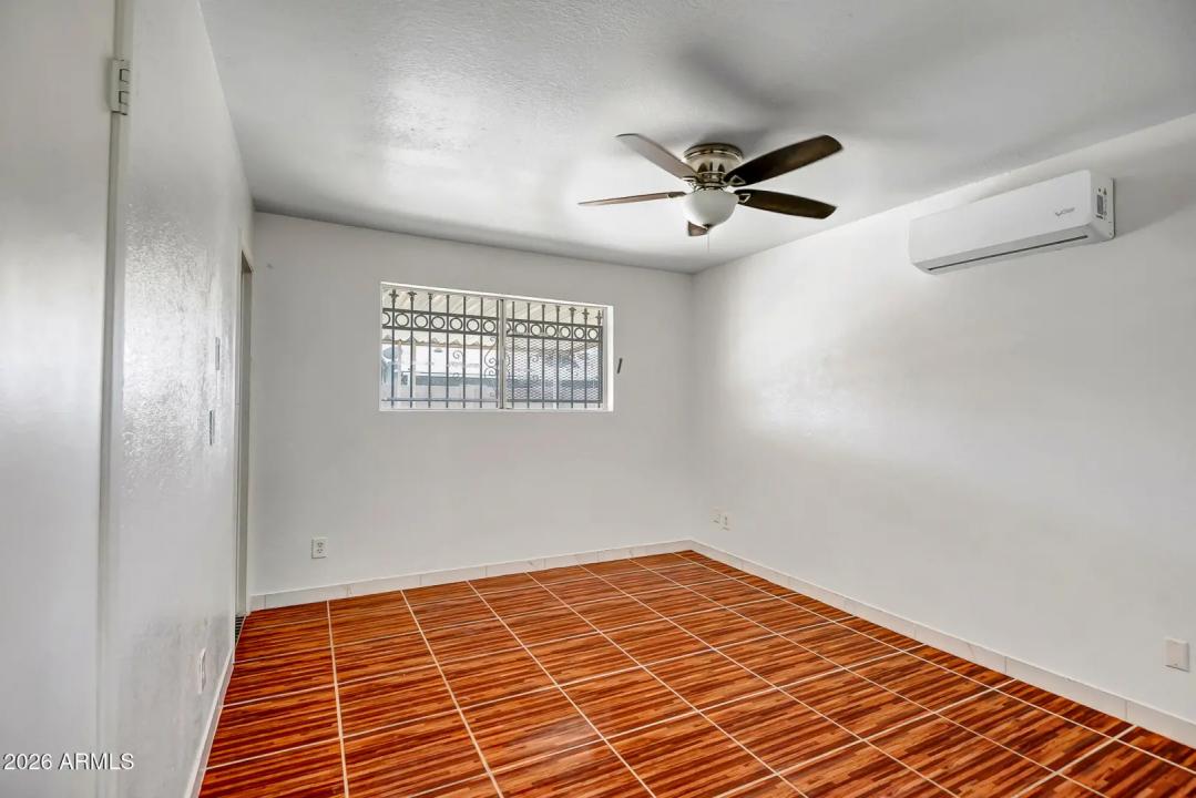 Real Estate Picture 15