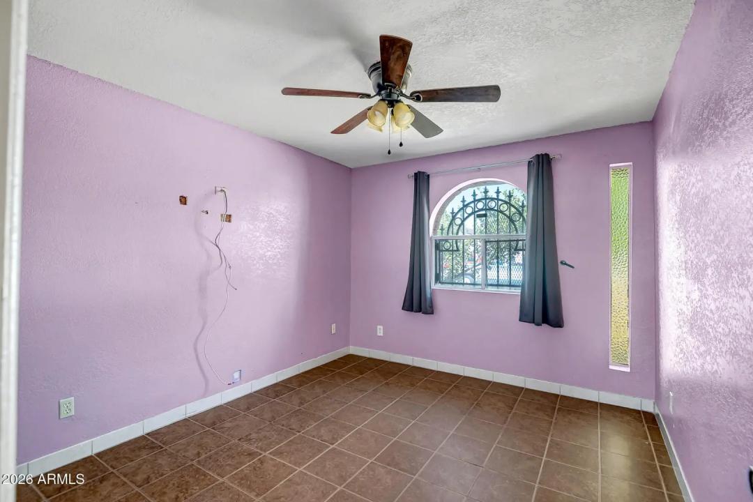 Real Estate Picture 17