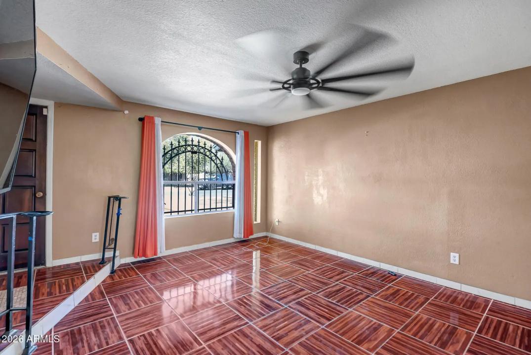 Real Estate Picture 8