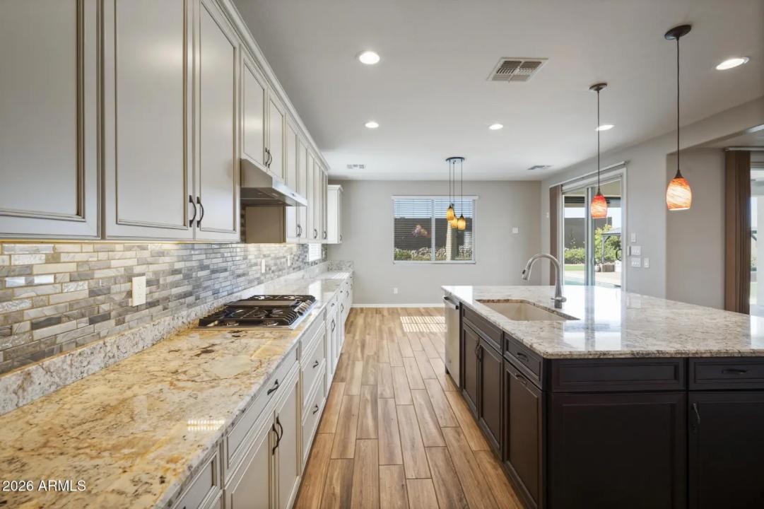 Real Estate Picture 30