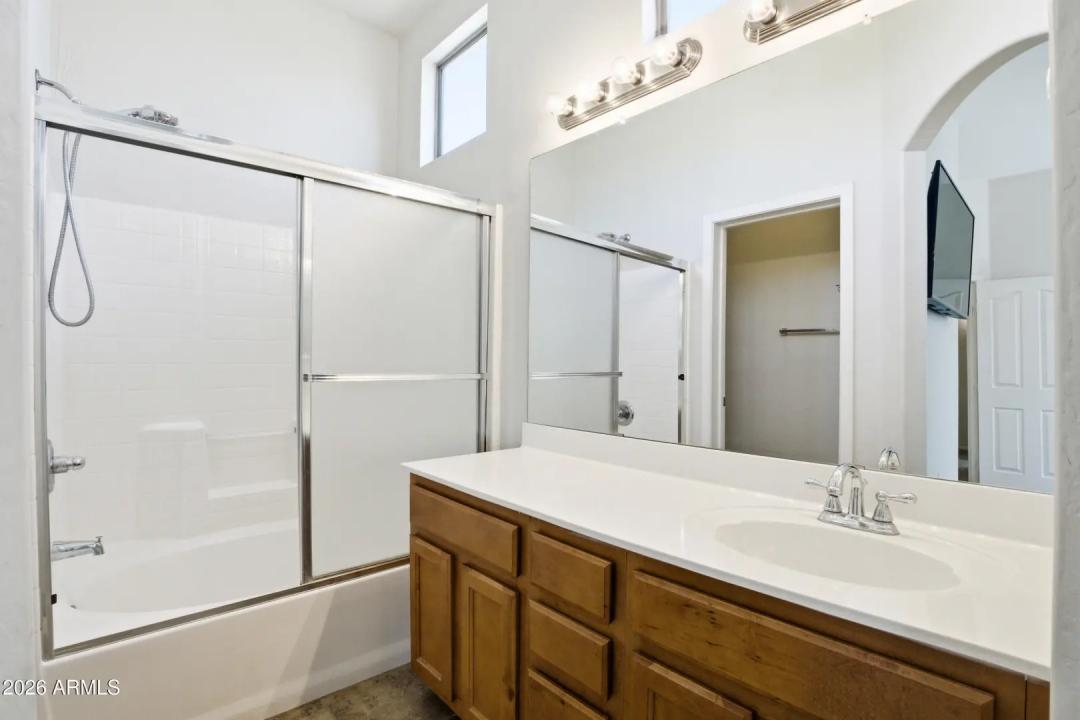 Real Estate Picture 14