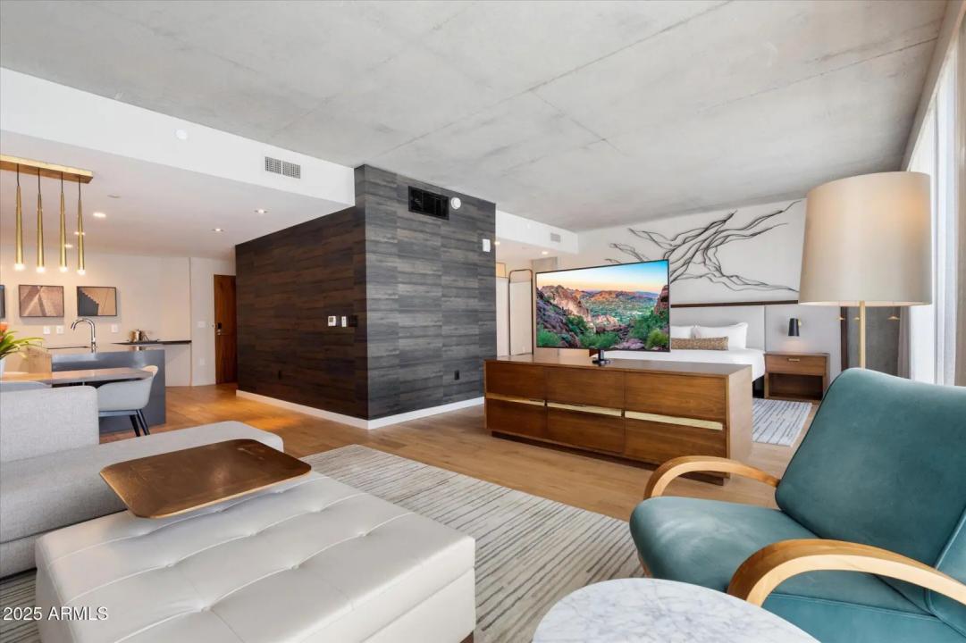 Real Estate Picture 7