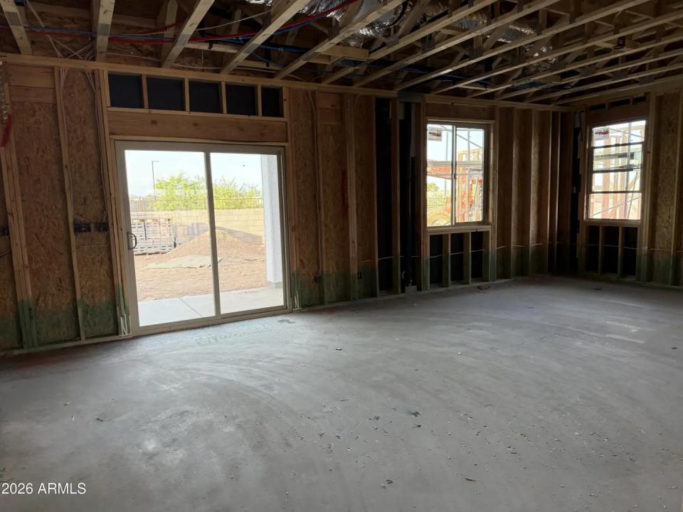 Real Estate Picture 4