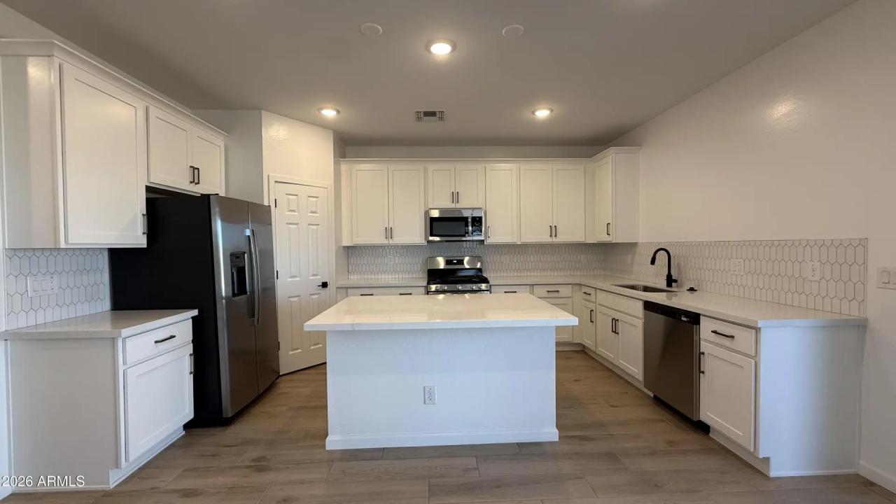 Real Estate Picture 8