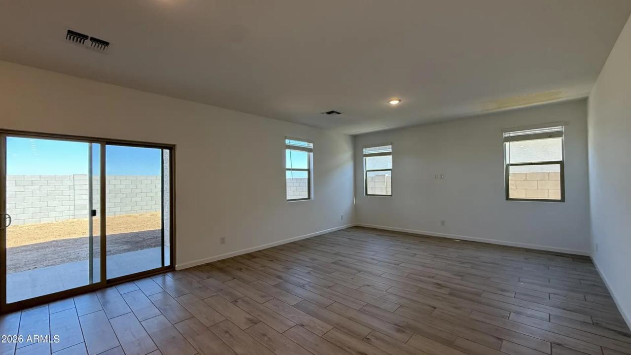 Real Estate Picture 9