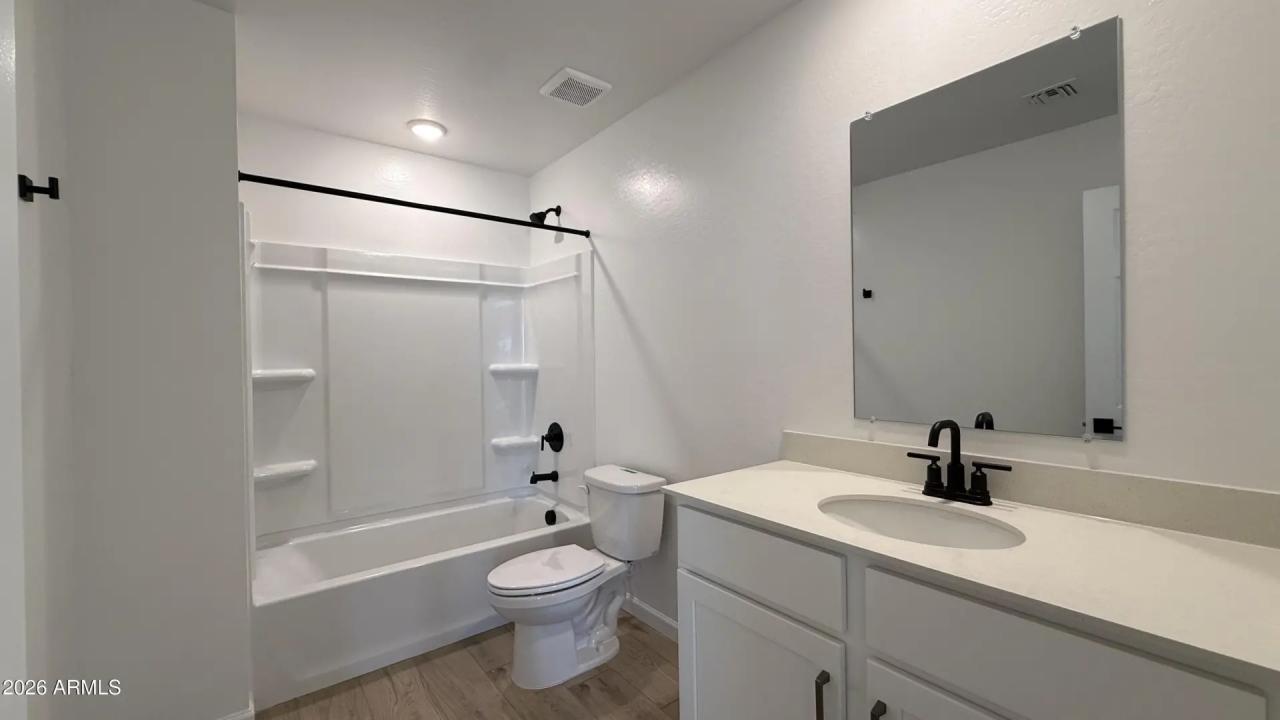 Real Estate Picture 19