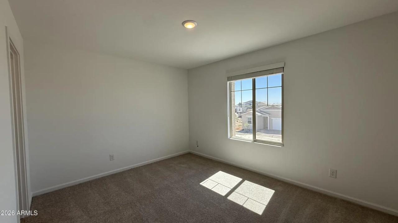 Real Estate Picture 24