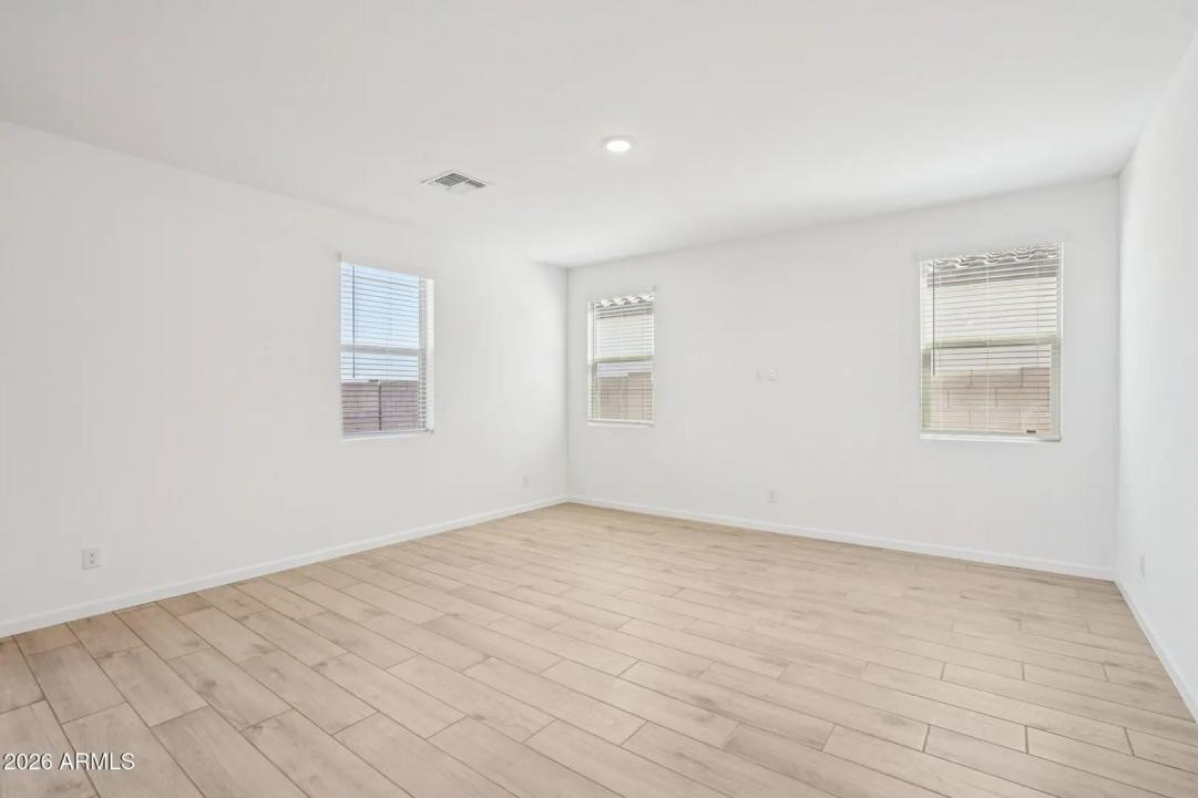 Real Estate Picture 3