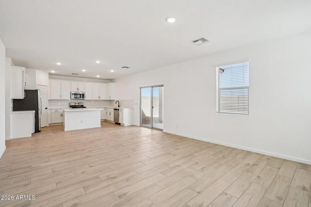 Real Estate Picture 4