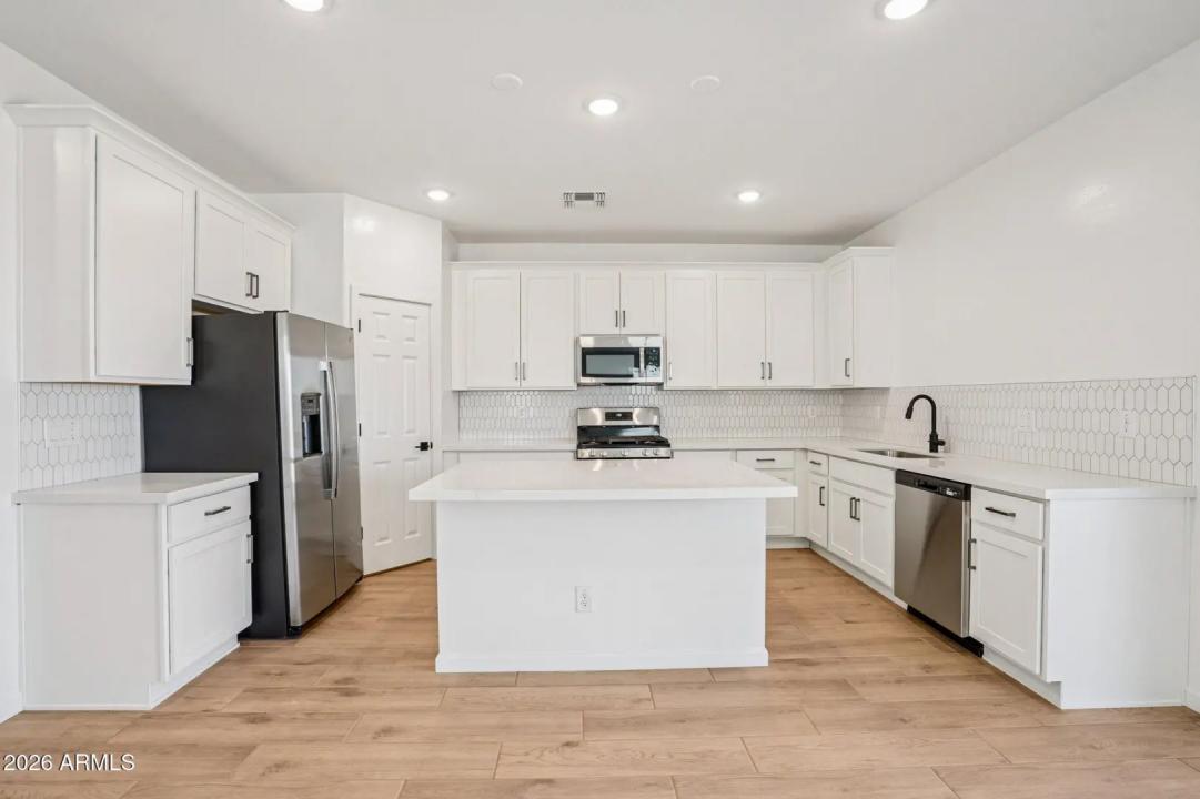 Real Estate Picture 6