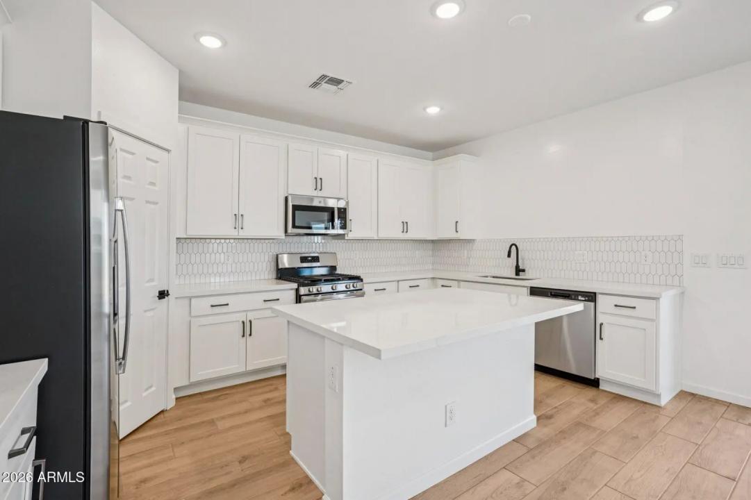 Real Estate Picture 7