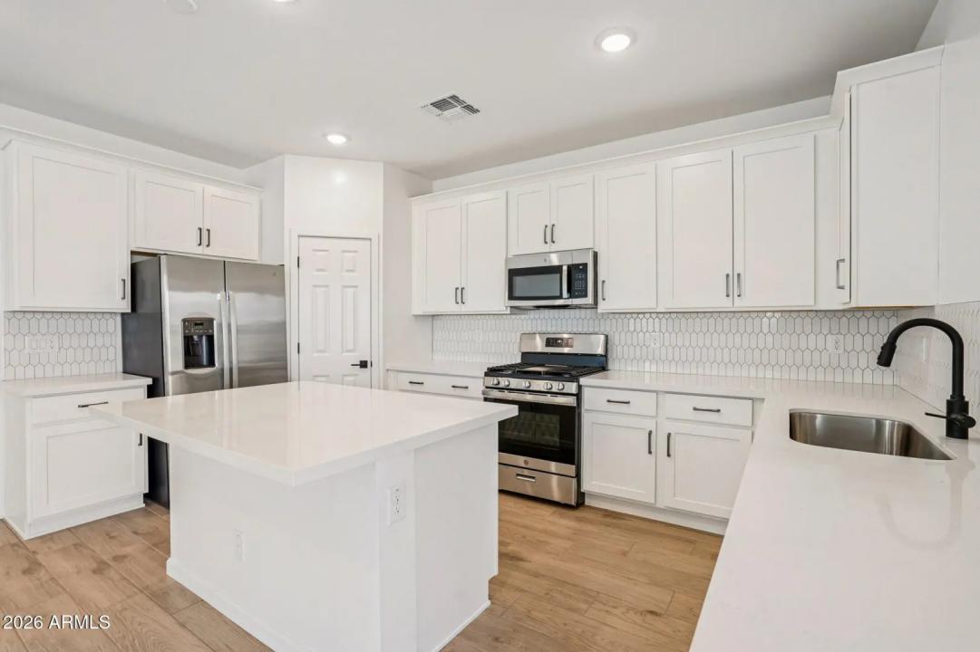 Real Estate Picture 8