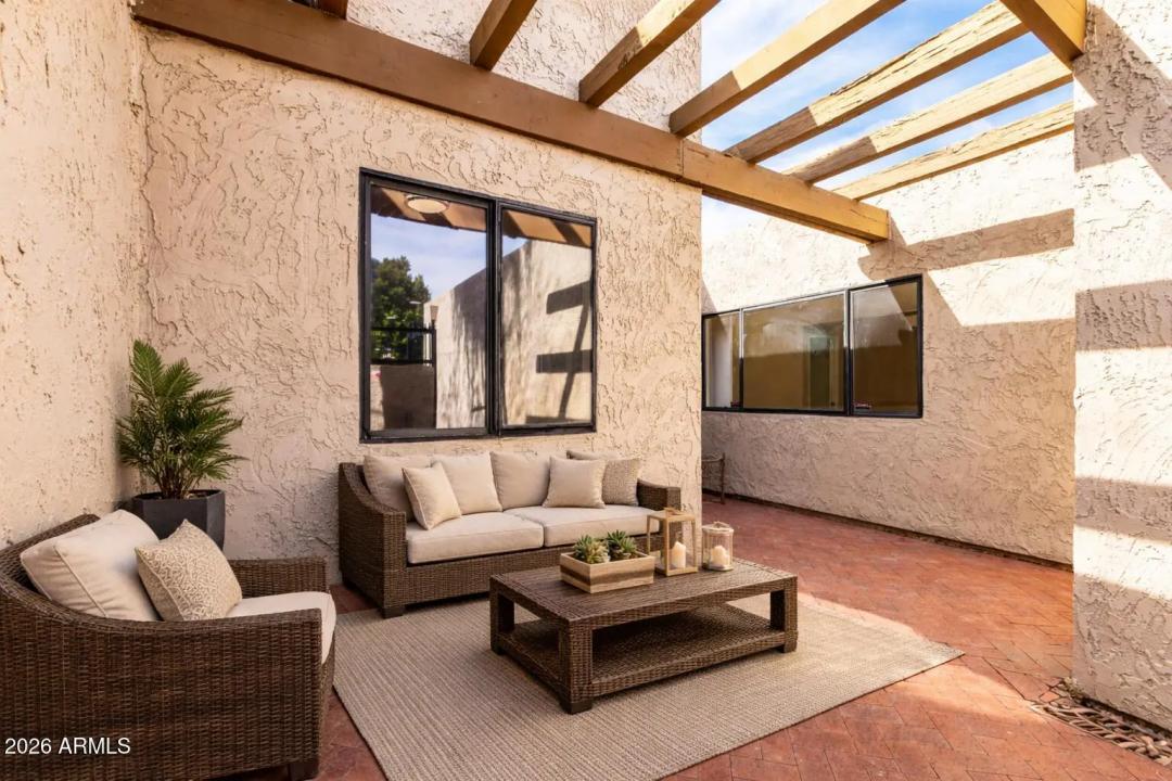 Real Estate Picture 4