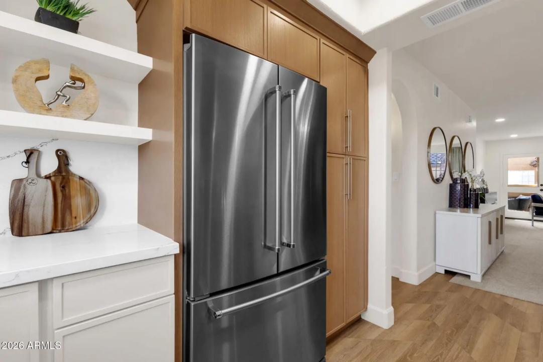 Real Estate Picture 4