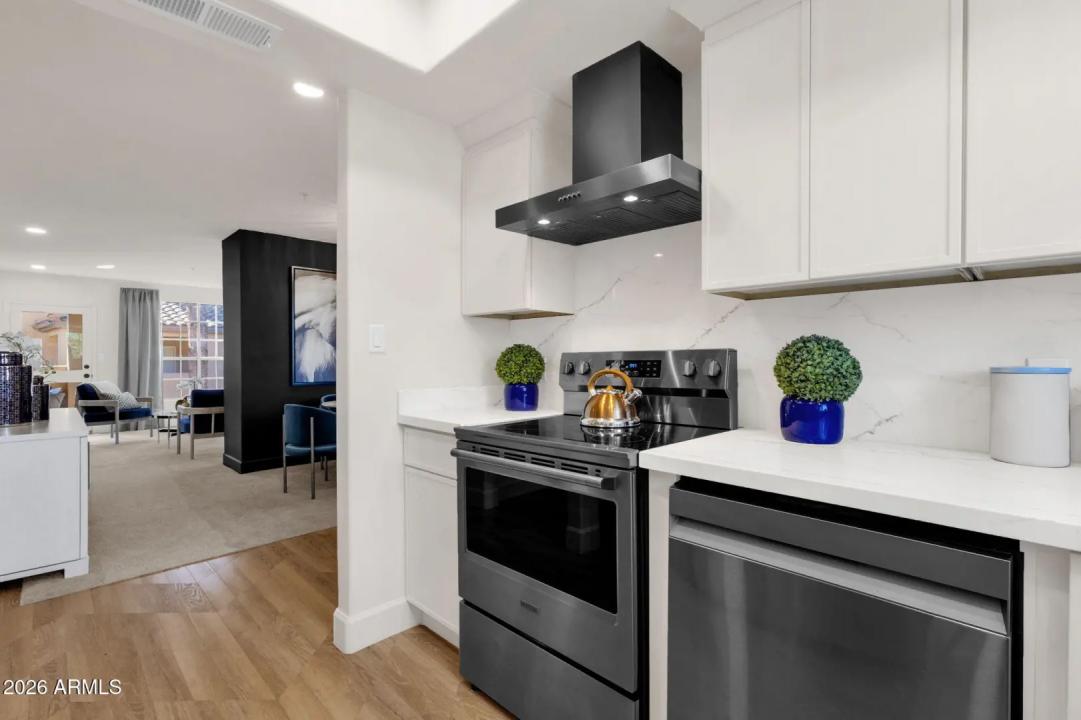 Real Estate Picture 5