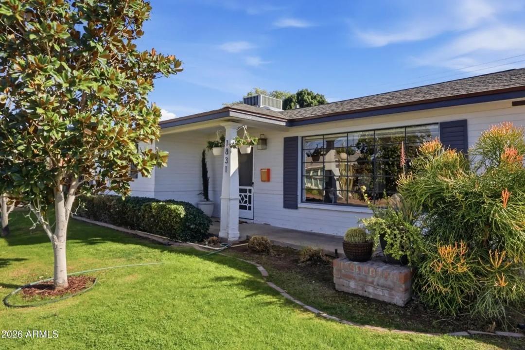 Real Estate Picture 3