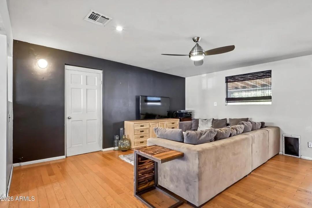 Real Estate Picture 10