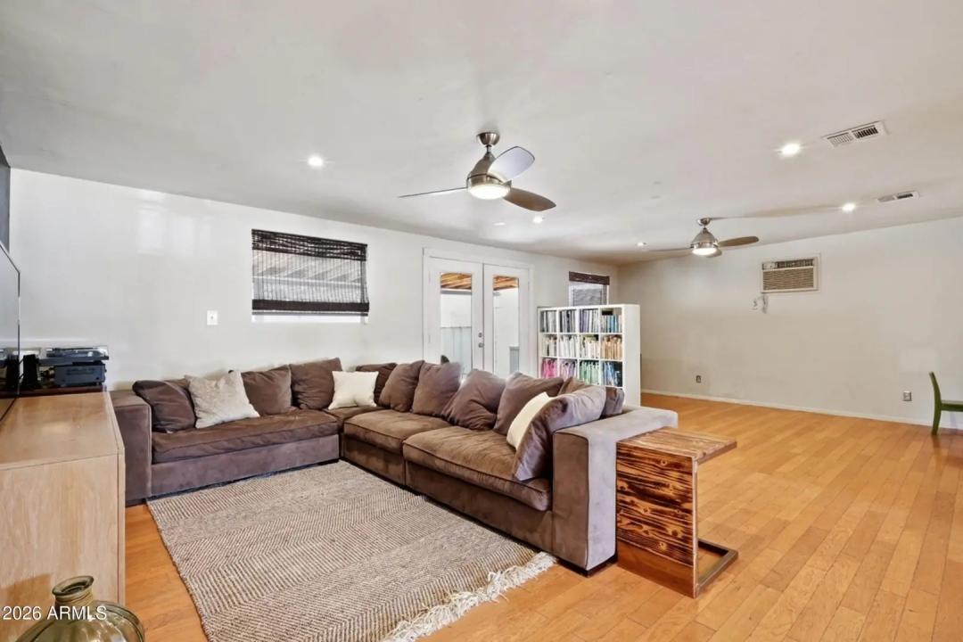 Real Estate Picture 11