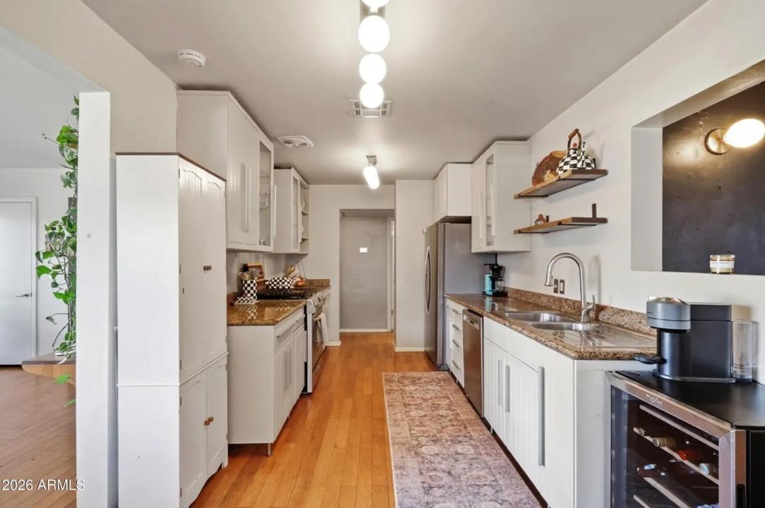 Real Estate Picture 9