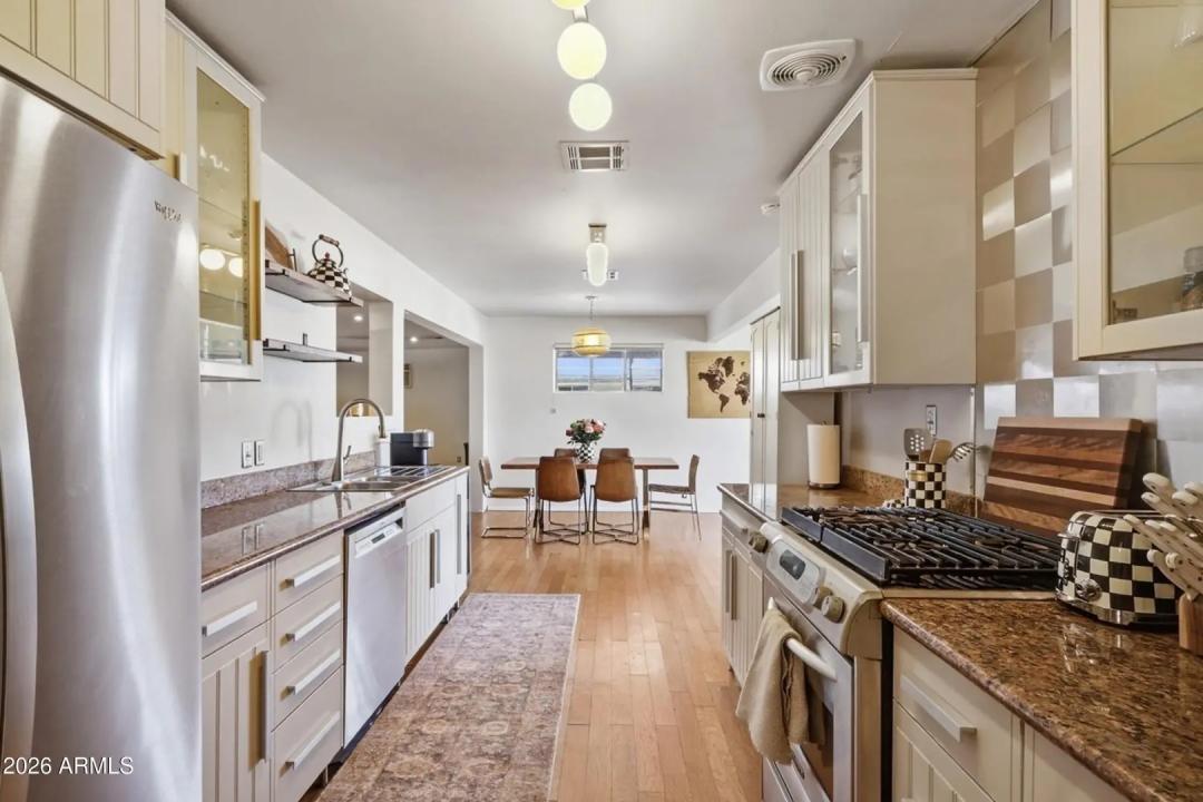 Real Estate Picture 7