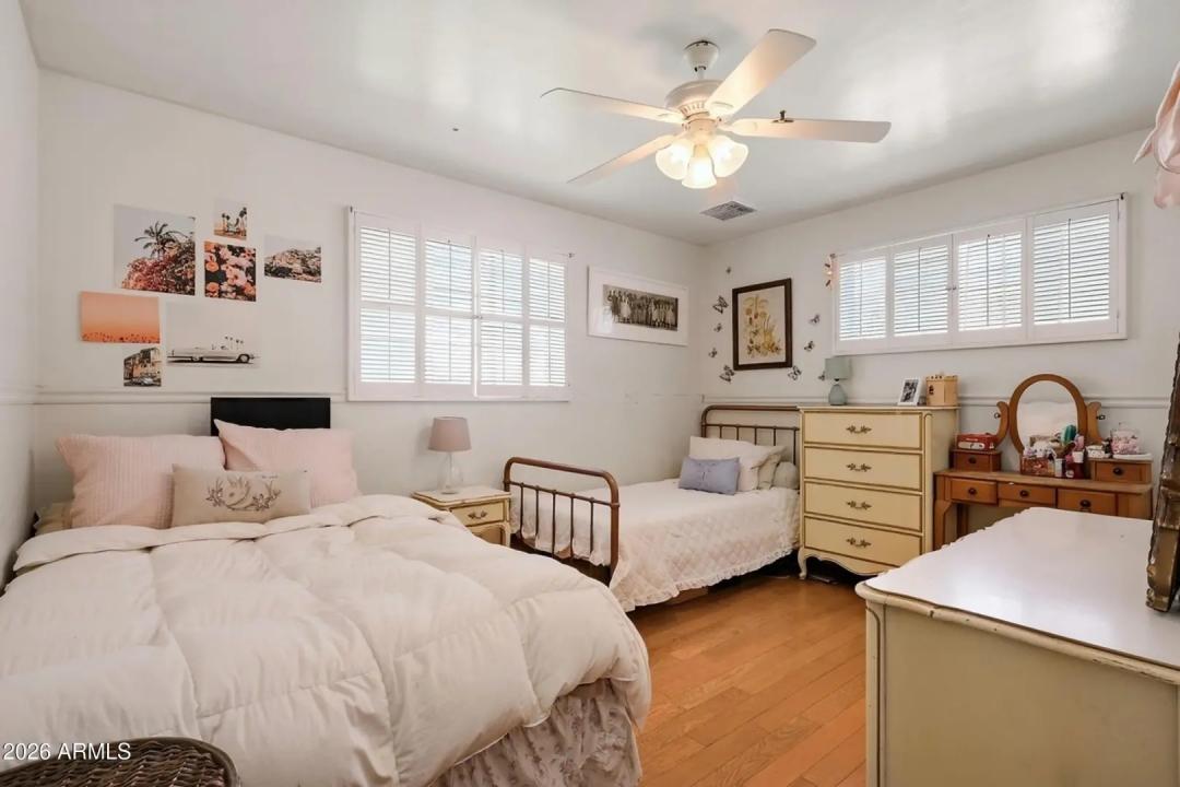 Real Estate Picture 12