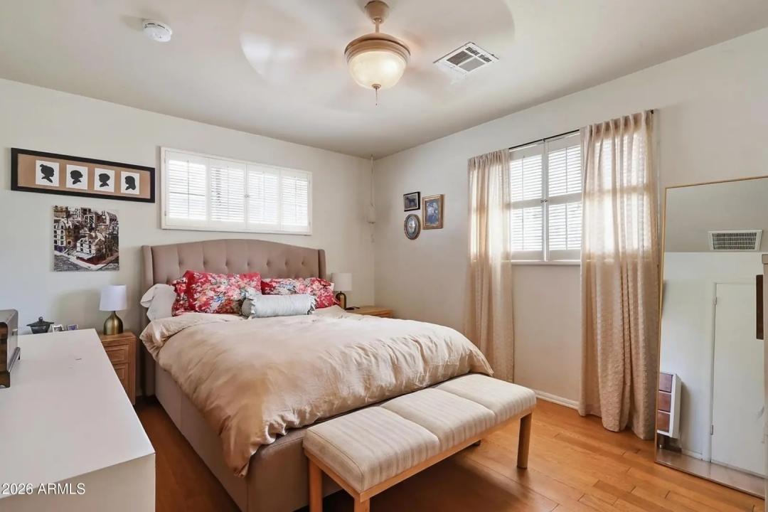 Real Estate Picture 15