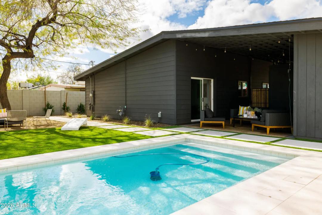 Real Estate Picture 24