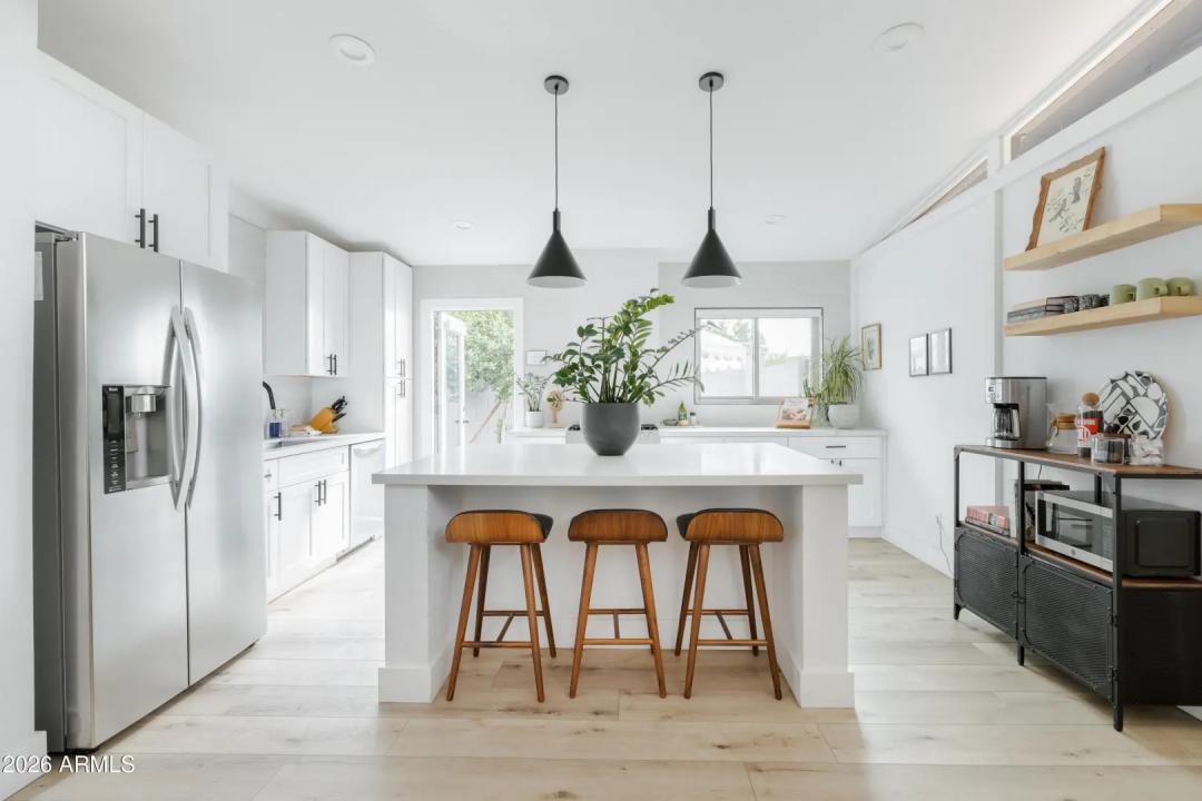 Real Estate Picture 7