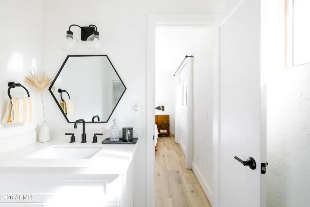 Real Estate Picture 16