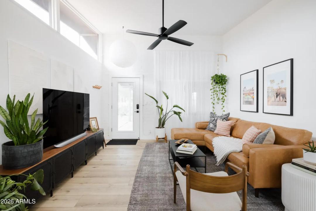 Real Estate Picture 4