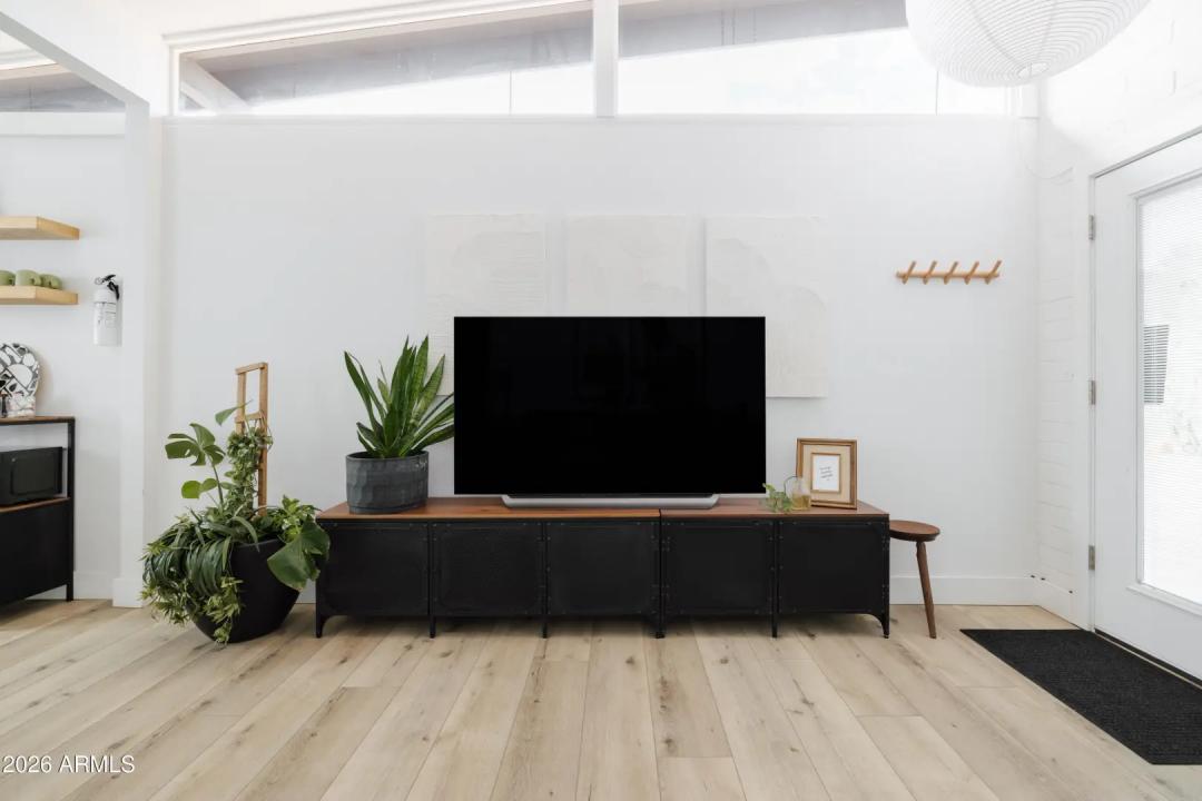 Real Estate Picture 11