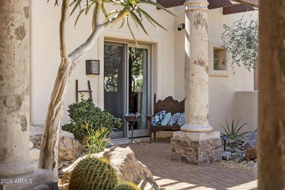 Real Estate Picture 8