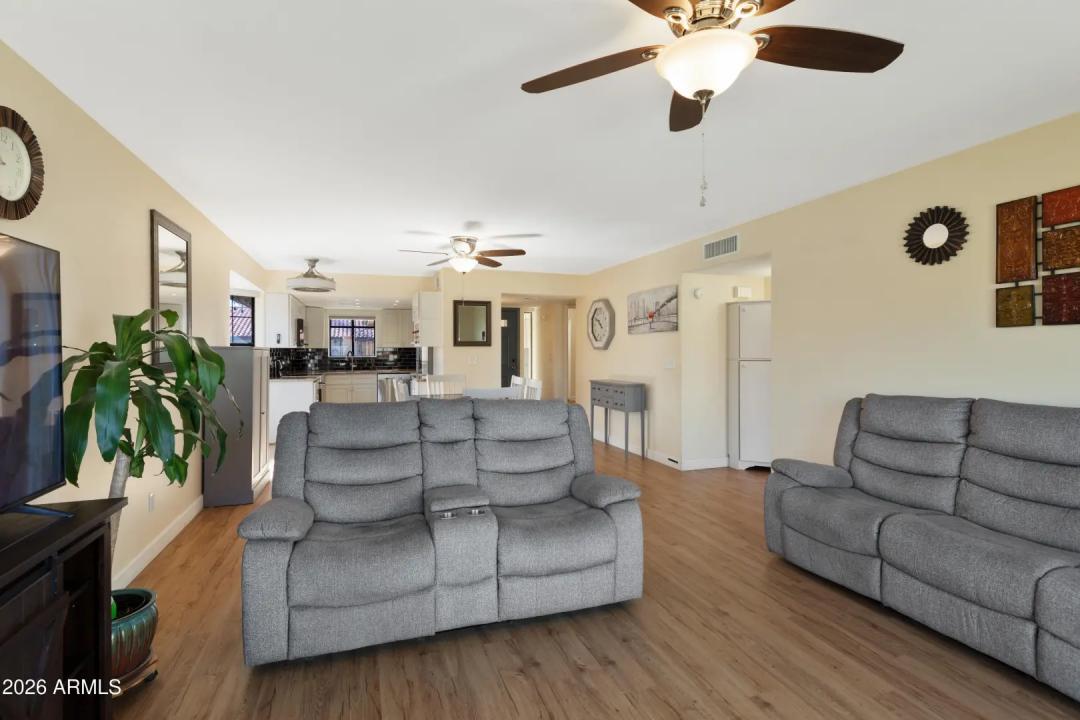 Real Estate Picture 4