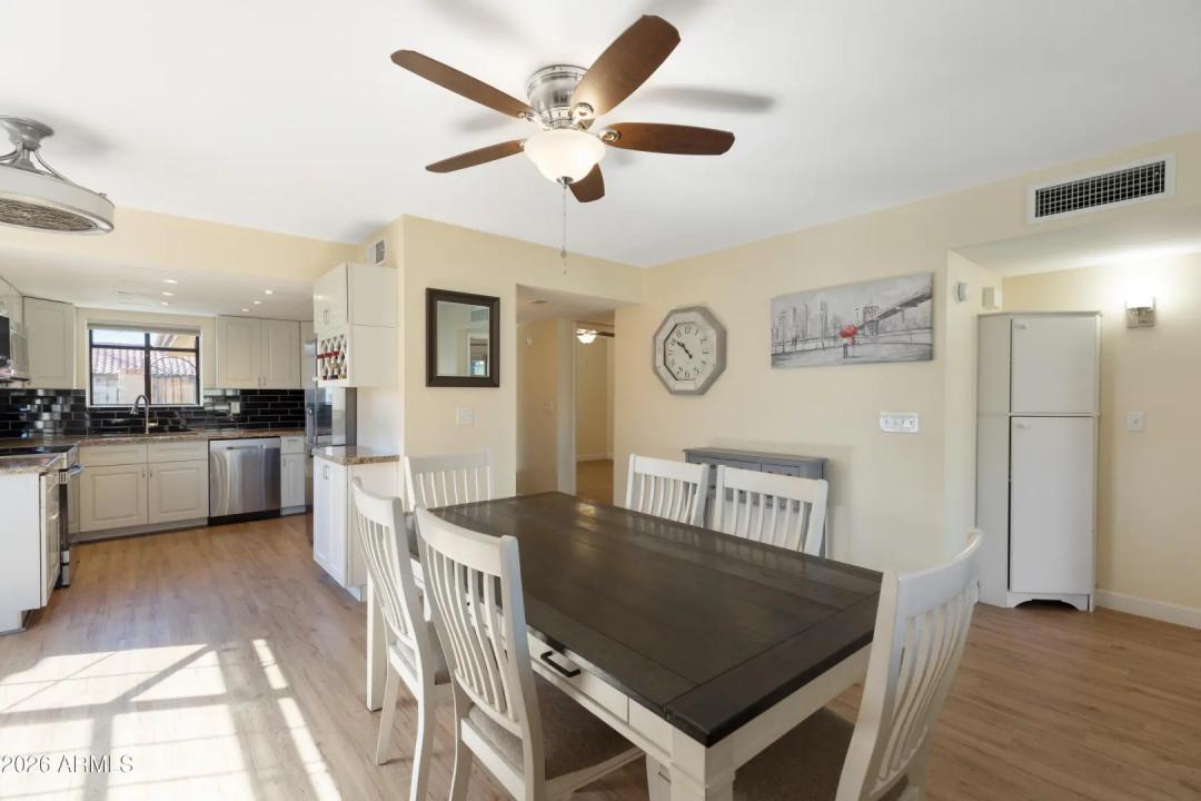 Real Estate Picture 5