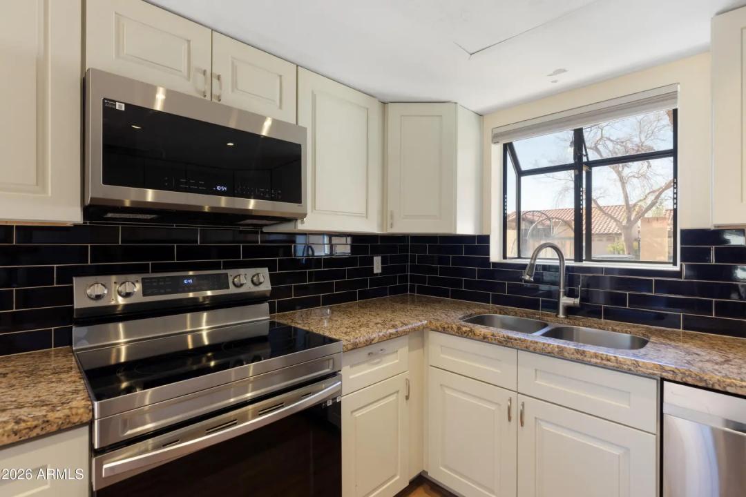 Real Estate Picture 7