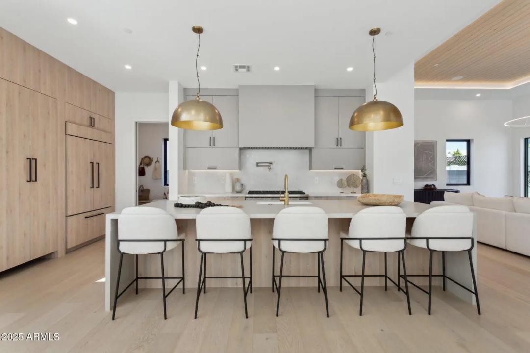 Real Estate Picture 4