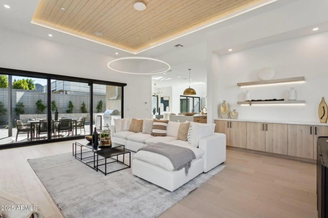 Real Estate Picture 8