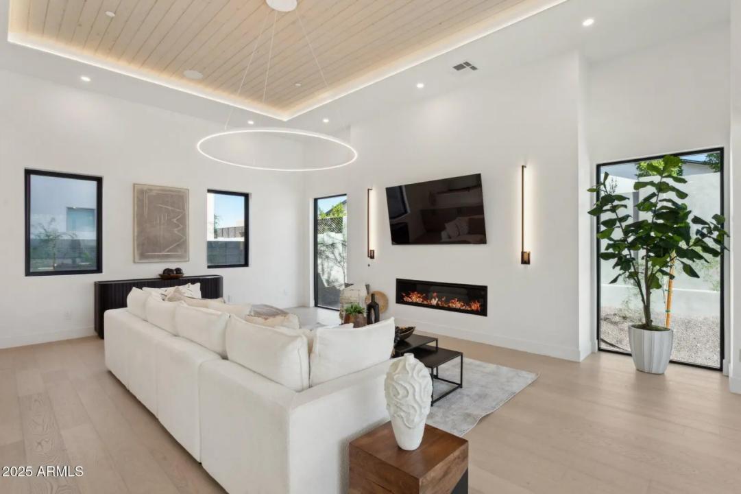 Real Estate Picture 9