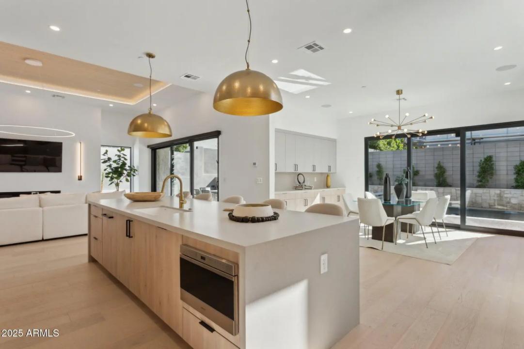 Real Estate Picture 11