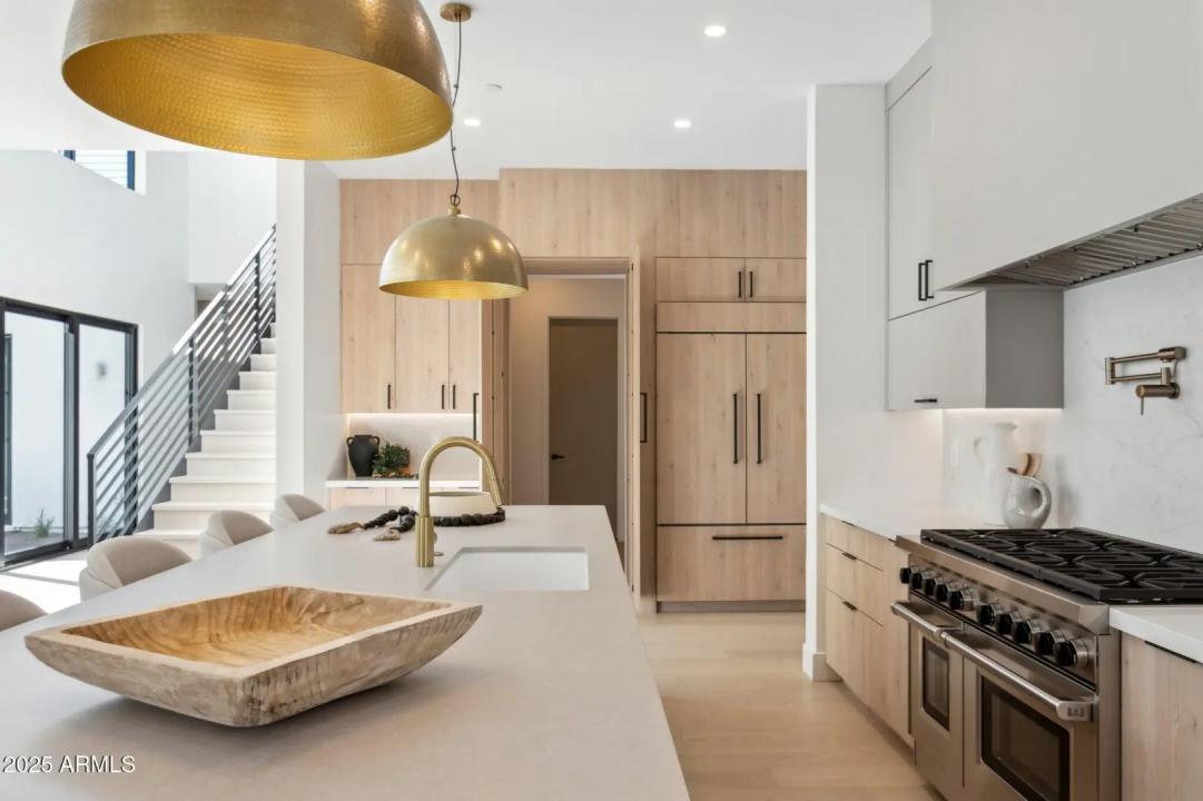 Real Estate Picture 12