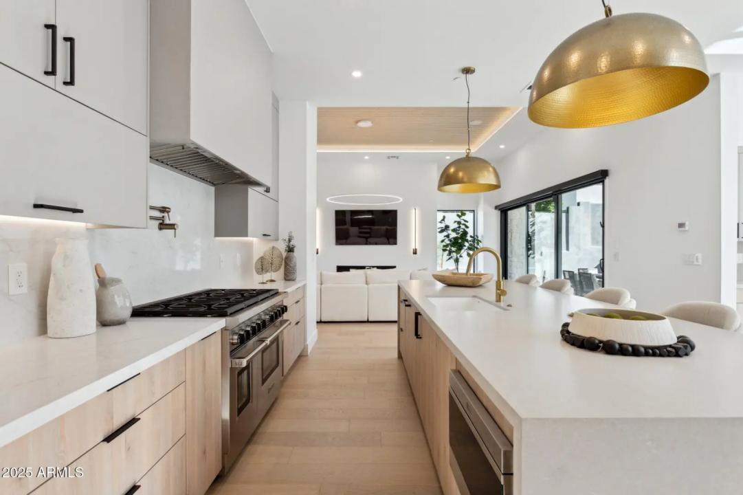 Real Estate Picture 14