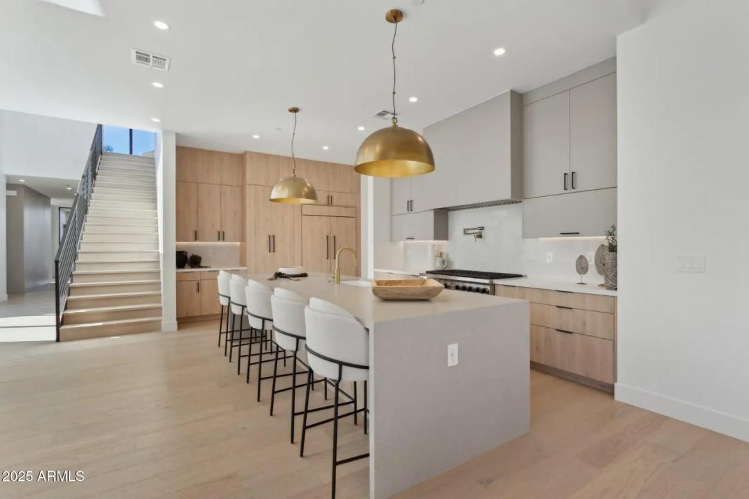 Real Estate Picture 15