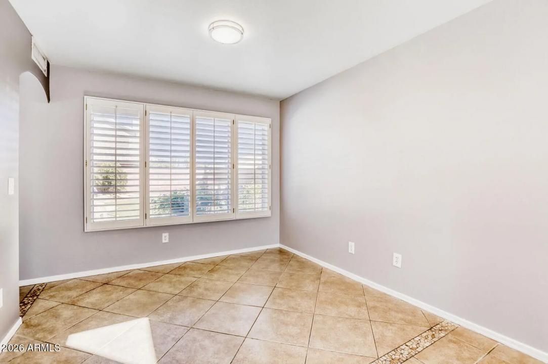 Real Estate Picture 4