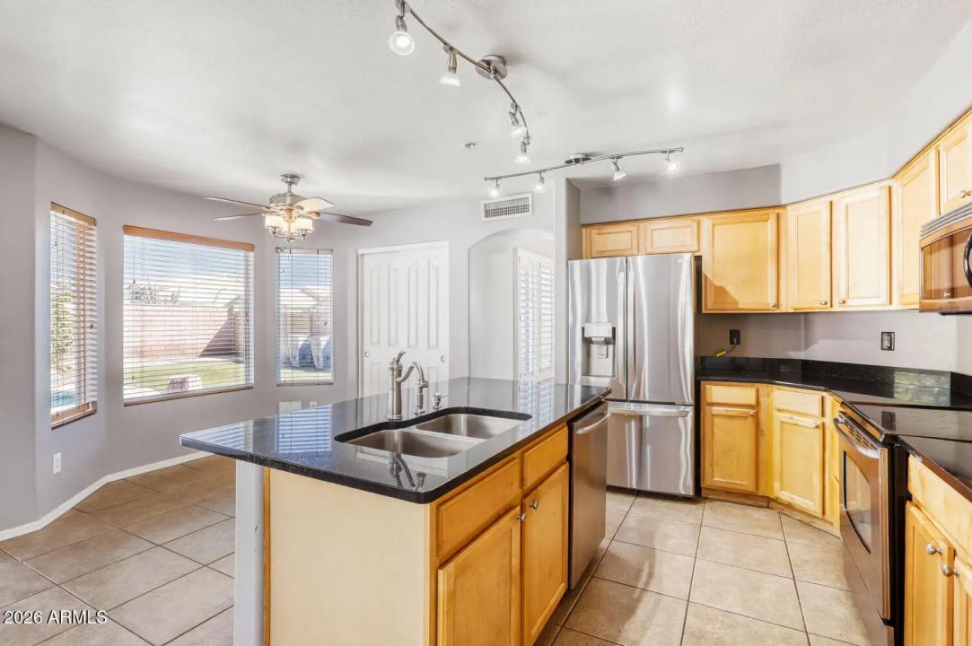 Real Estate Picture 7