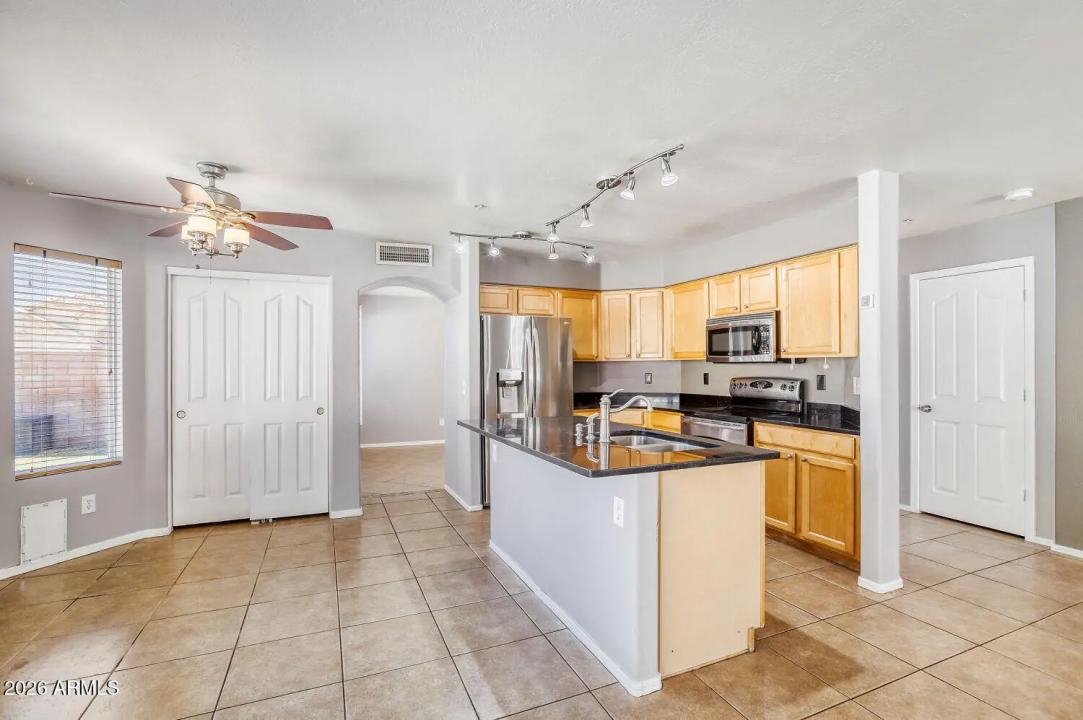 Real Estate Picture 8