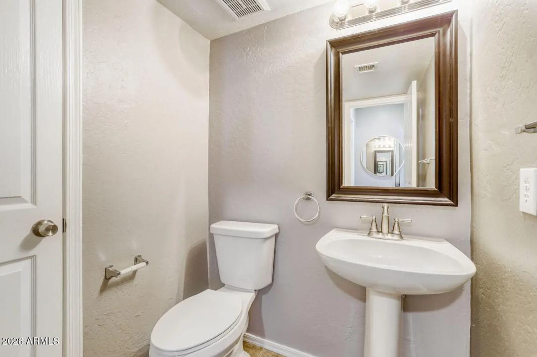 Real Estate Picture 12